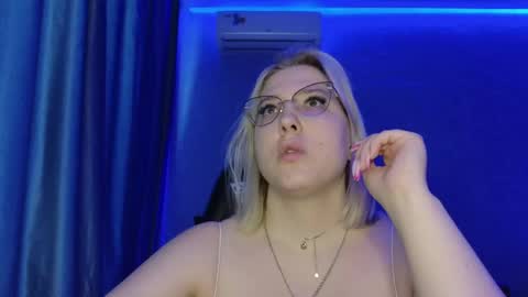 Belle  online show from May 3, 12:19 pm