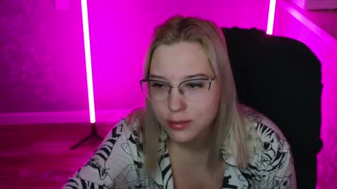 Snapshot of brandy__stars chatting on December 27, 1:43 am Belle online show from December 27, 1:43 am