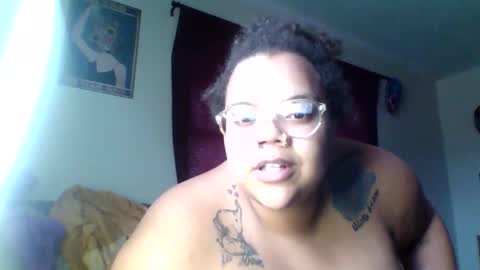 Snapshot of brattybee200 chatting on October 26, 4:35 pm brattybee200 online show from October 26, 4:35 pm