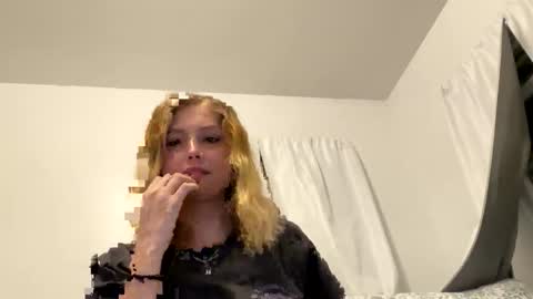 Breezyxlove online show from April 16, 2:23 am