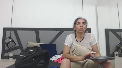 BRENDA VELASQUEZ online show from March 4, 8:49 pm