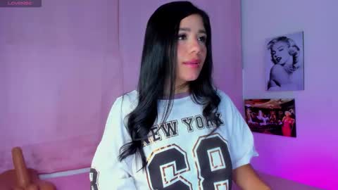 Snapshot of briana11_ chatting on October 18, 7:55 am briana11_ online show from October 18, 7:55 am