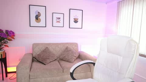 Briana Lane online show from April 29, 6:57 pm