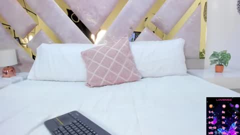 Snapshot of briannahill_ chatting on September 12, 12:34 pm Brianna online show from September 12, 12:34 pm