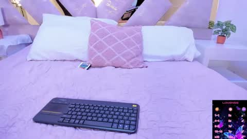 Snapshot of briannahill_ chatting on September 11, 12:16 pm Brianna online show from September 11, 12:16 pm