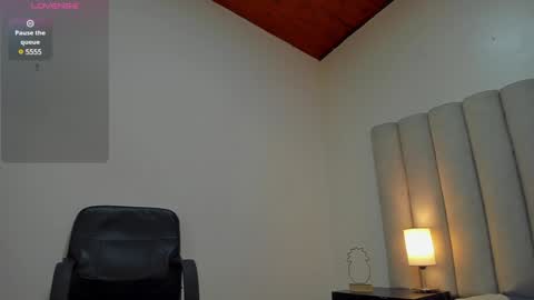 Snapshot of briannajackson_ chatting on December 12, 11:29 am brianna online show from December 12, 11:29 am