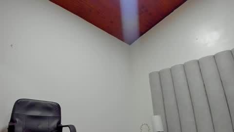 Snapshot of briannajackson_ chatting on December 17, 11:28 am brianna online show from December 17, 11:28 am