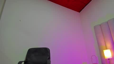 Snapshot of briannajackson_ chatting on December 11, 11:19 am brianna online show from December 11, 11:19 am