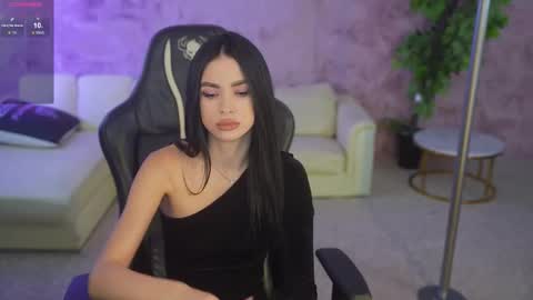 Diamonds Girls online show from October 31, 8:18 am