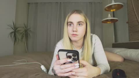 Snapshot of brightrays__ chatting on February 13, 5:01 pm Amina Adelina online show from February 13, 5:01 pm