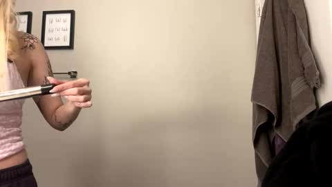 britneycherry08 online show from April 25, 8:06 pm