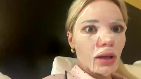 britneycherry08 online show from May 4, 5:11 am
