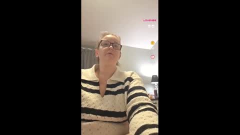 brkenprincess81 online show from September 10, 4:23 am