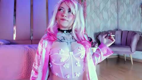     online show from December 5, 2:29 pm