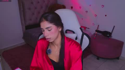 SARAH  online show from March 1, 5:18 am