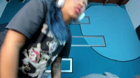 Snapshot of brunettesexyy0 chatting on February 10, 7:49 pm brunette online show from February 10, 7:49 pm