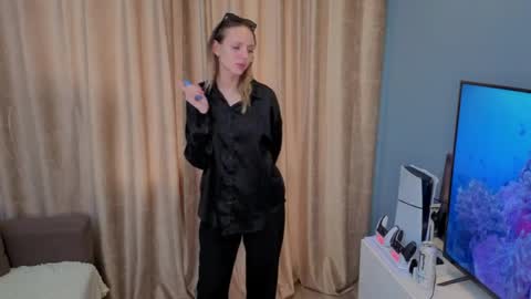 Kim or just your wave online show from May 18, 3:18 pm