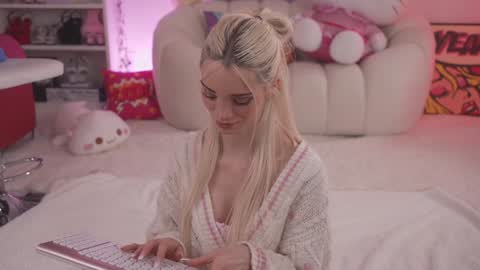 Snapshot of bunnydollstella chatting on February 8, 10:08 pm Stella online show from February 8, 10:08 pm