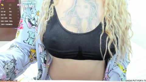 Snapshot of bunnyerotic_01 chatting on January 13, 3:23 am BUNNYEROTIC 01 online show from January 13, 3:23 am