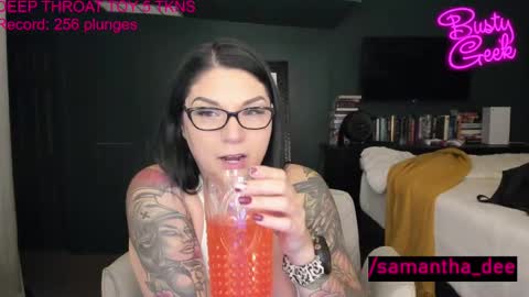 Snapshot of busty_geek48 chatting on October 7, 2:38 am Samantha Dee online show from October 7, 2:38 am