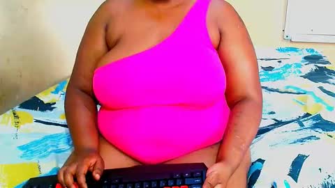 BUSTYQUEENB online show from March 17, 6:50 am