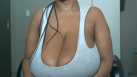 bustytessa37 online show from July 21, 5:41 am