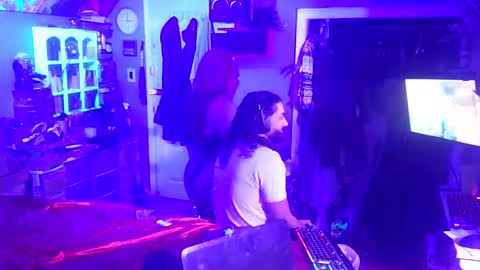 busybee83 online show from January 28, 5:54 am