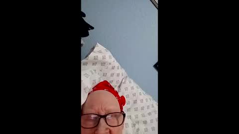 buttercup785421 online show from April 28, 2:27 am