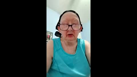 buttercup785421 online show from May 4, 11:18 pm