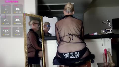 Bee and John online show from November 30, 12:37 am