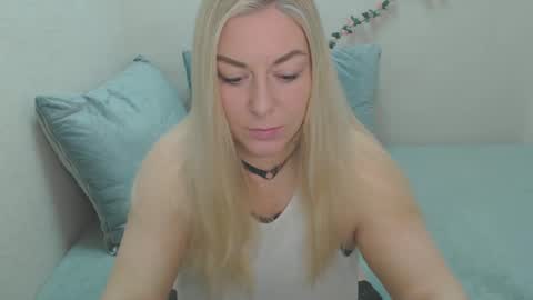 Snapshot of cadence_lux chatting on February 24, 9:19 am cadence_lux online show from February 24, 9:19 am