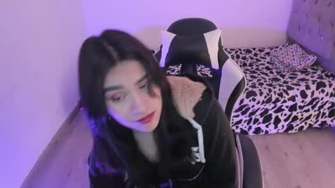 caelisse_cb online show from November 17, 1:56 pm