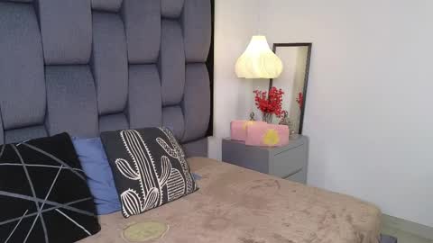 Calipso Parisi online show from May 2, 1:36 pm