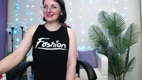 camelia_lillie online show from June 5, 6:52 am