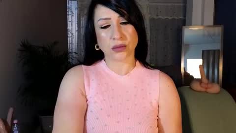 Snapshot of camil_milfdream chatting on February 2, 11:19 am Camil online show from February 2, 11:19 am