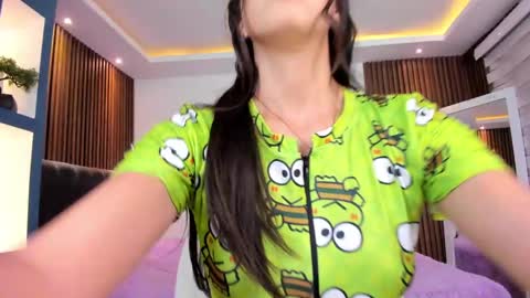 Snapshot of camila_martinez9 chatting on February 12, 11:29 am camila_martinez9 online show from February 12, 11:29 am