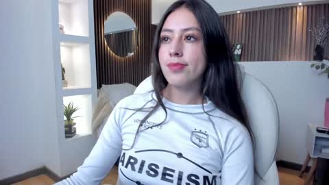 Snapshot of camila_martinez9 chatting on December 24, 11:17 am camila_martinez9 online show from December 24, 11:17 am