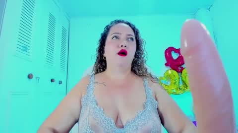 Snapshot of camilaa_foxxx chatting on February 10, 8:00 pm camilaa foxxx online show from February 10, 8:00 pm
