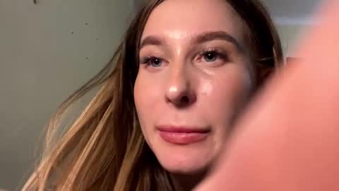 Miki online show from March 18, 4:45 pm