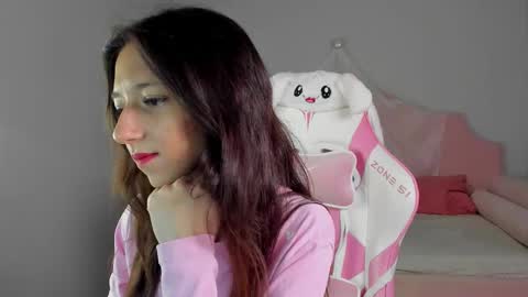 camillewhite online show from March 17, 5:55 am