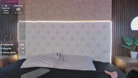 Camila online show from November 21, 9:50 pm