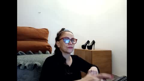 candela online show from December 15, 7:10 pm