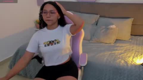 Snapshot of candy_brunette_18 chatting on October 15, 6:54 pm Candy online show from October 15, 6:54 pm