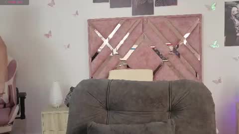 Im ChloeJoin The Fan Club online show from July 1, 3:06 am