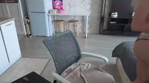 candy_loveeee online show from June 12, 12:46 pm