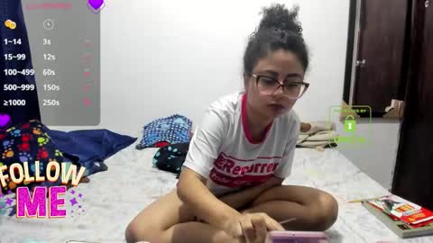 candy_val online show from February 11, 6:37 am