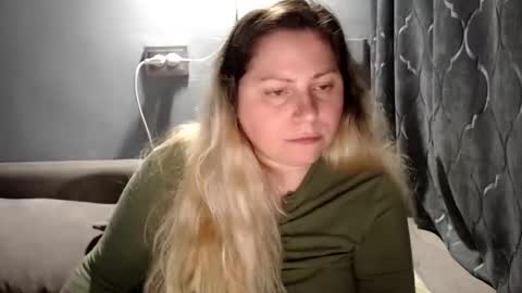 Laura online show from April 26, 9:45 pm