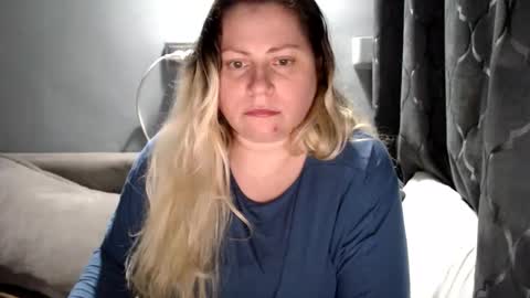Laura online show from April 30, 8:57 pm