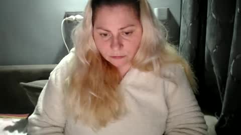 Laura online show from October 6, 9:19 pm