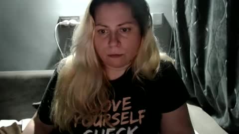 Laura online show from October 15, 10:56 pm